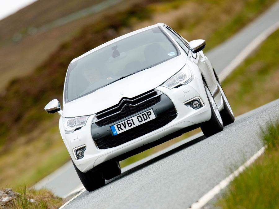  Citroen DS4 2010 года  (UK) (фото 11 из 18)